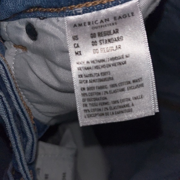 American Eagle Ripped Mom Jean - Picture 4 of 5